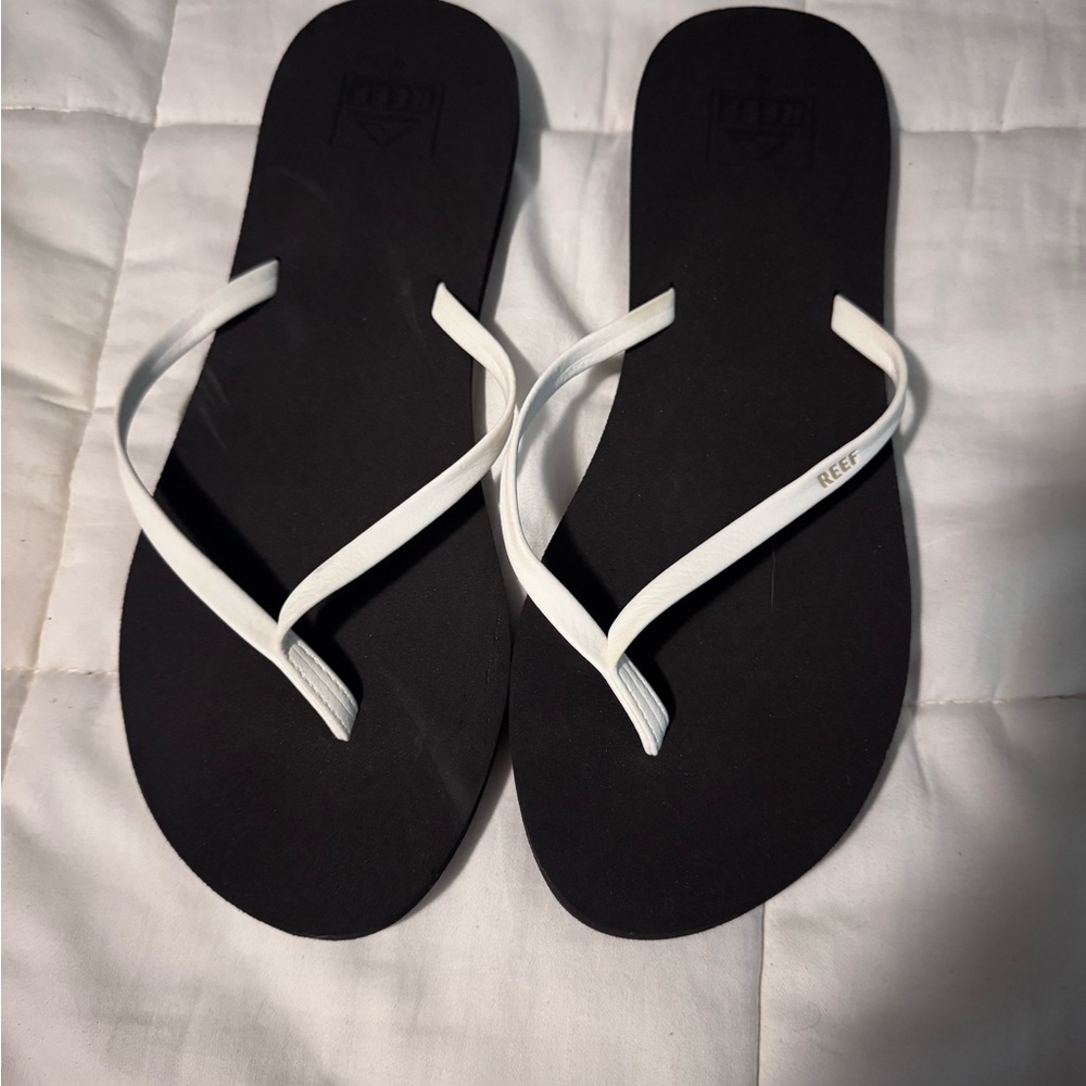 Reef Black and White Sandals
